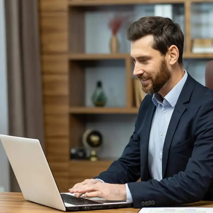 From Gym to Desk: How Busy Professionals Can Use Whey Protein for Smarter Snacking